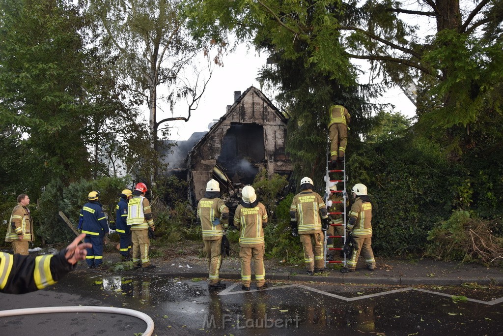 Grossfeuer Einfamilienhaus Siegburg Muehlengrabenstr P0860.JPG - Miklos Laubert